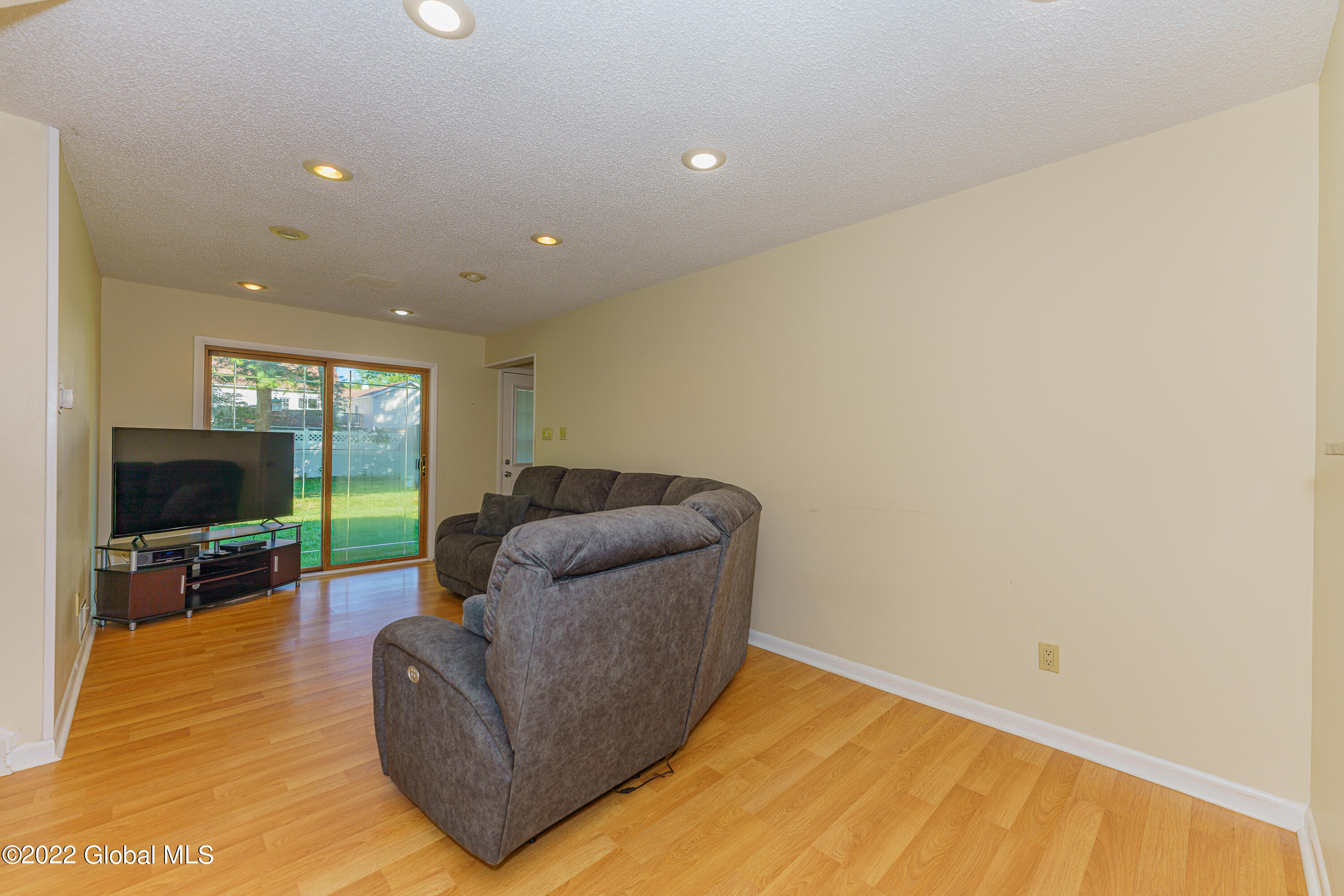 38 Crestone Road Colonie, NY 12205 - Photo 11 of 37 1 Entrway 2