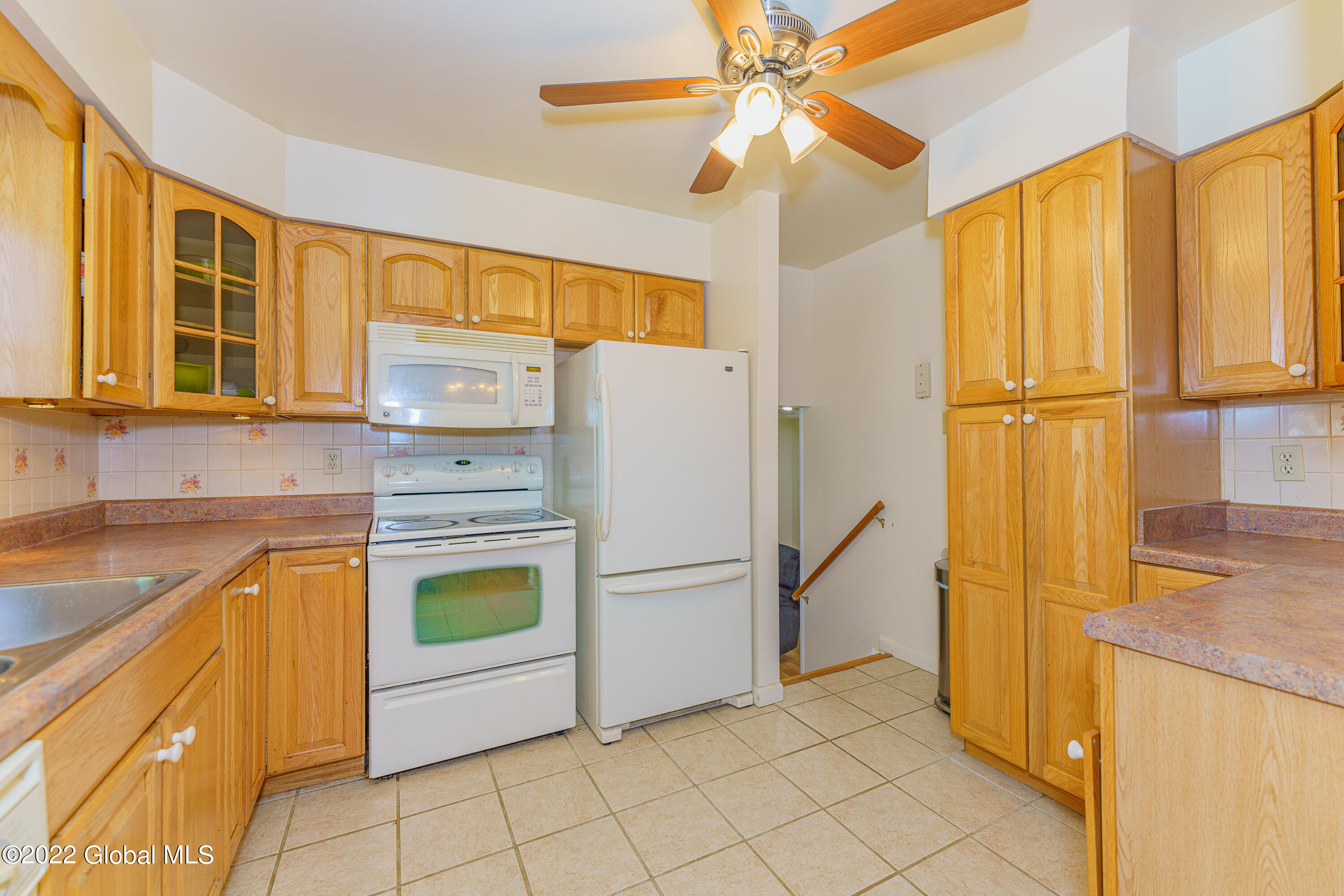 38 Crestone Road Colonie, NY 12205 - Photo 15 of 37 4 Kitchen 2