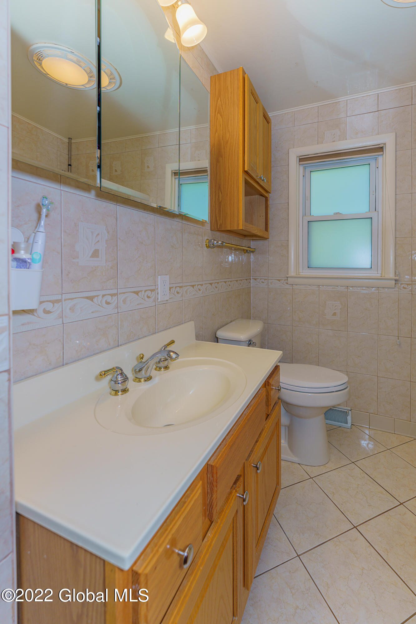 38 Crestone Road Colonie, NY 12205 - Photo 24 of 37 Bathroom 2