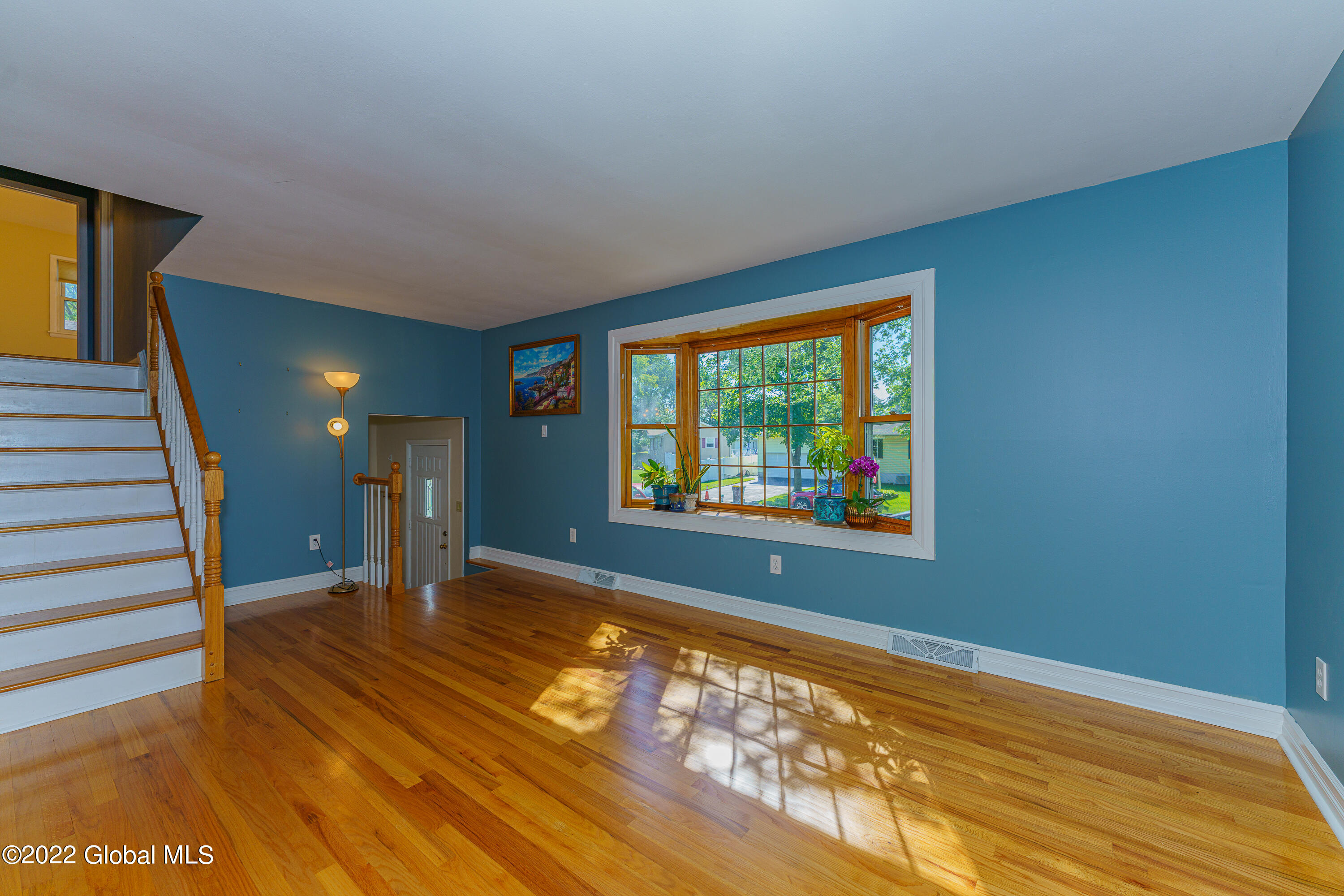 38 Crestone Road Colonie, NY 12205 - Photo 5 of 37 2 Livingroom 3