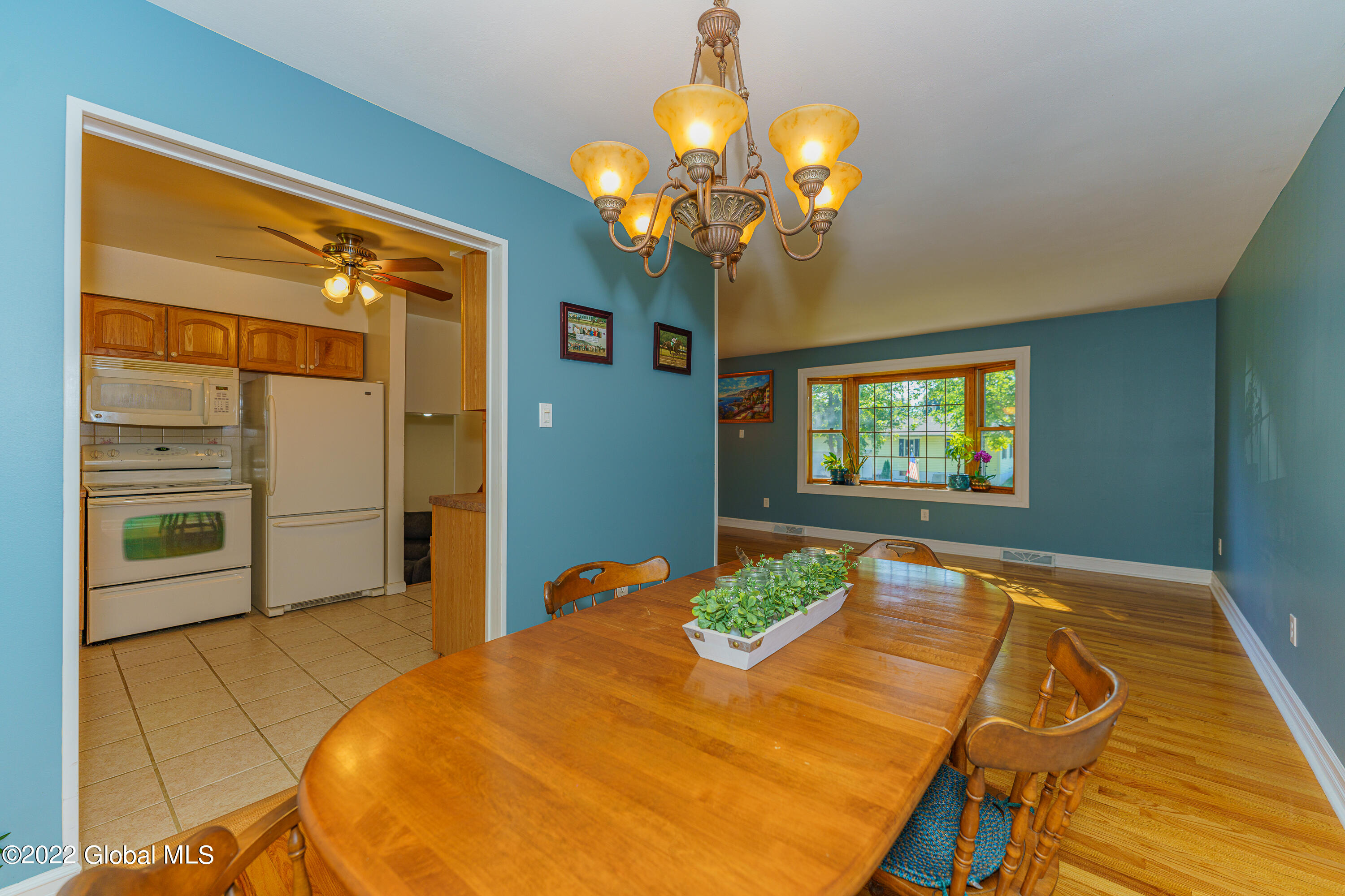 38 Crestone Road Colonie, NY 12205 - Photo 8 of 37 3 Diningroom 1