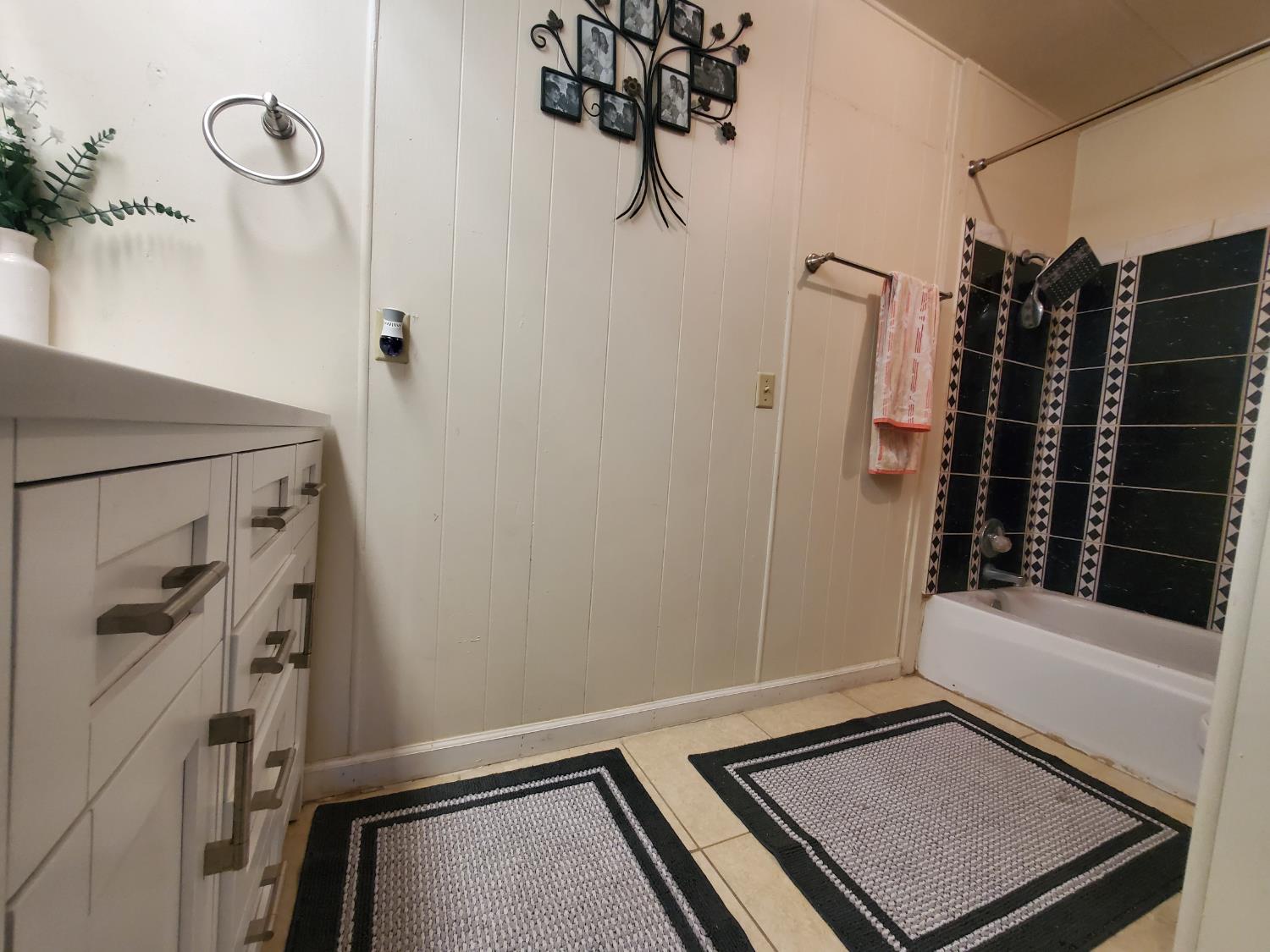 15820 South Harlan Road, Unit 98 Lathrop, CA 95330 - Photo 20 of 25 a view of bathroom with a tub