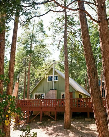 a view of a backyard with a trees