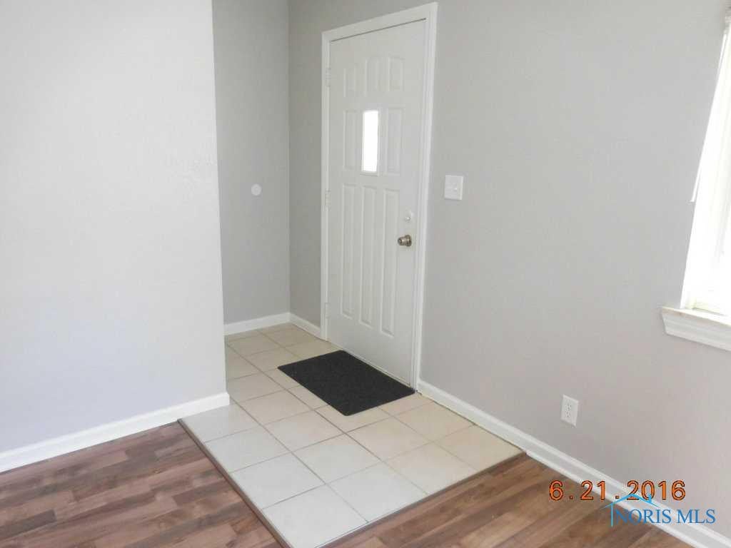 4301 Garrison Road Toledo, OH 43613 - Photo 2 of 17 Entry.