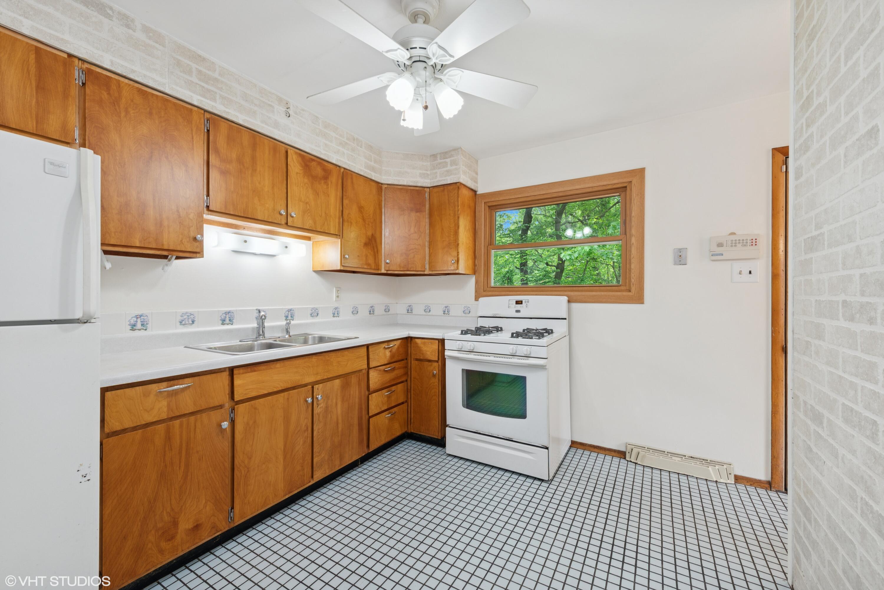 925 North Warren Street Gary, IN 46403 - Photo 5 of 17 3000x2002