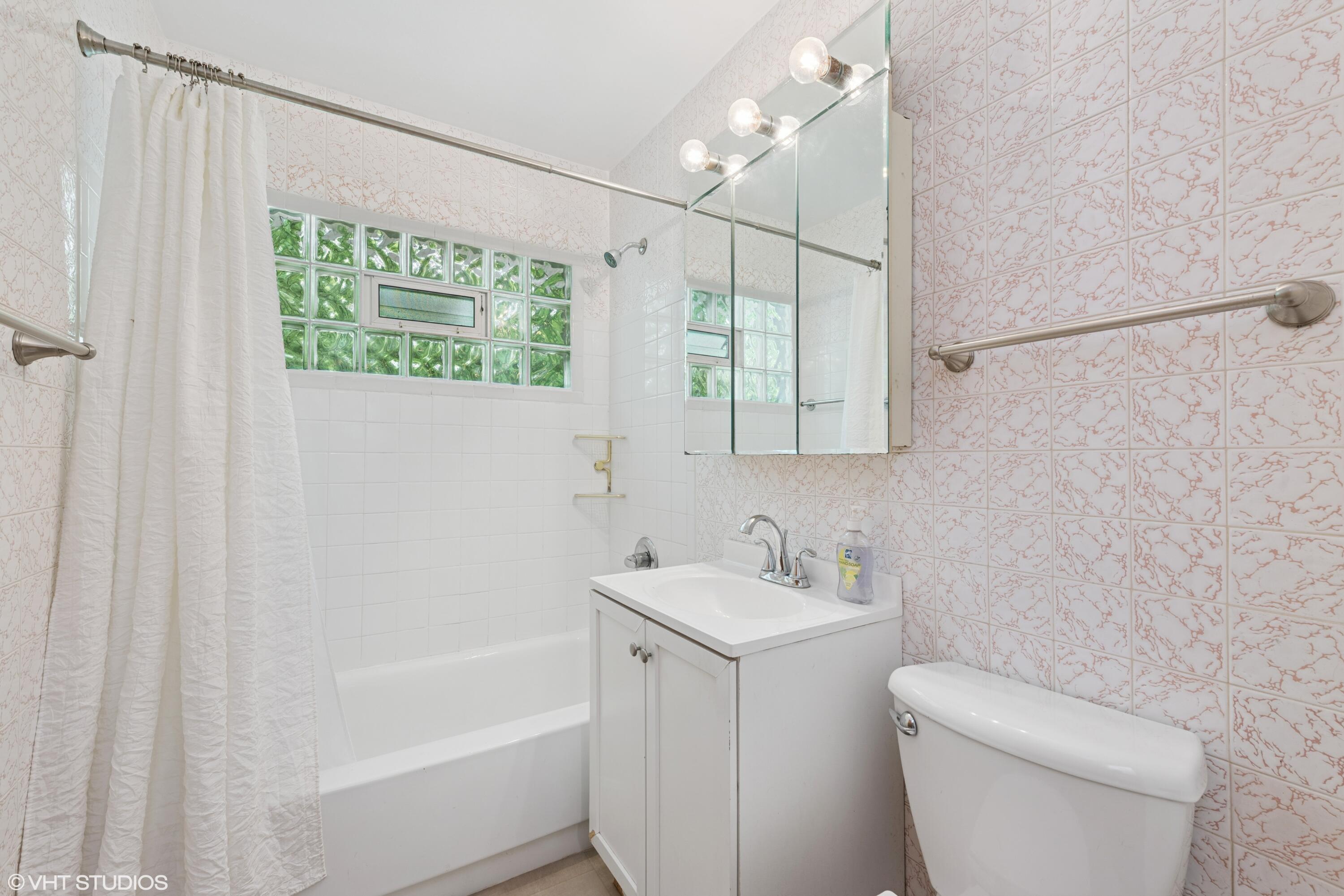 925 North Warren Street Gary, IN 46403 - Photo 9 of 17 3000x2002