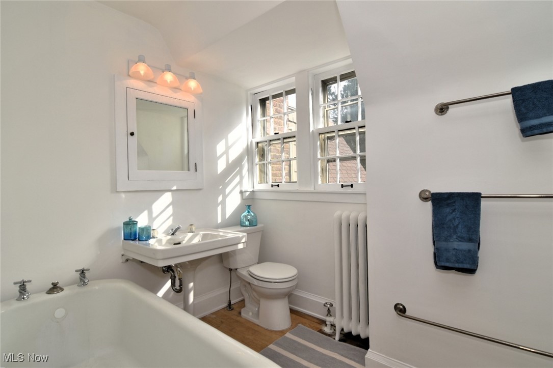 2919 Sedgewick Road Cleveland, OH 44120 - Photo 31 of 41 3rd Floor Bath