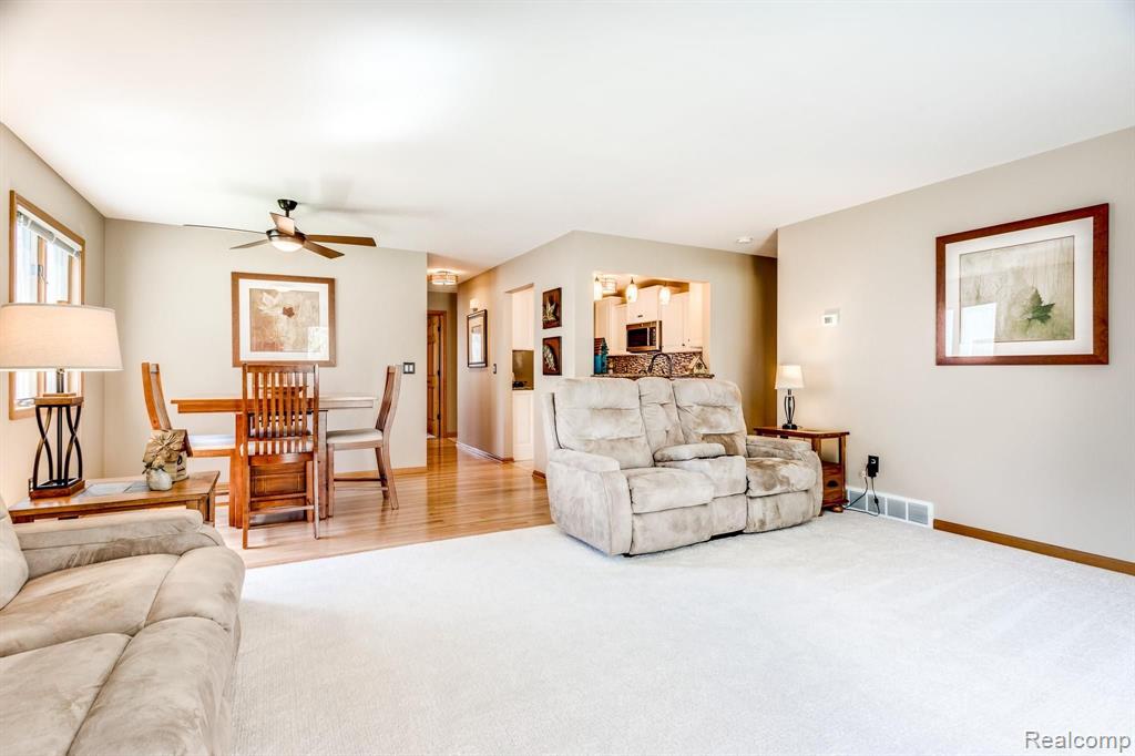 7276 Lakeshore Road Lakeport, MI 48059 - Photo 18 of 38