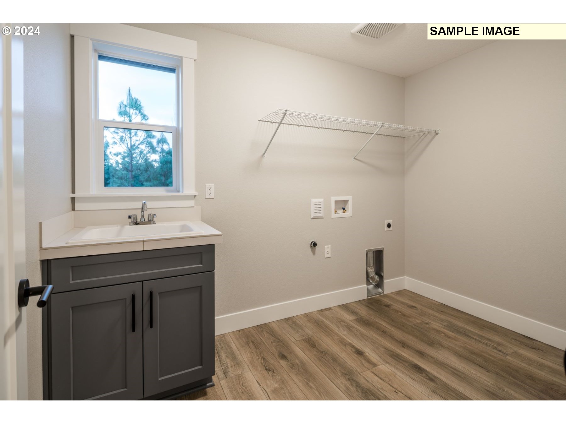 1202 South 46th Place Ridgefield, WA 98642 - Photo 20 of 25 a bathroom with a sink and a mirror