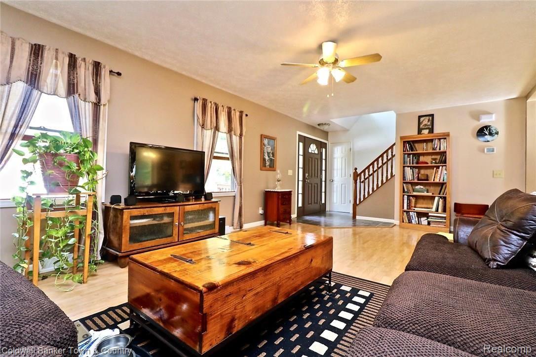 26840 Johns Road Wixom, MI 48393 - Photo 26 of 78 fullsizeoutput_657.jpeg