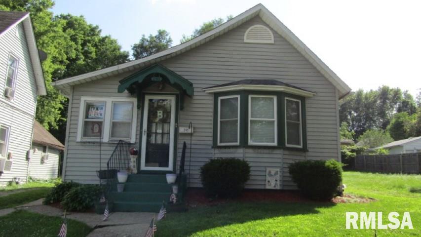 245 20th Place Clinton, IA 52732 - Photo 1 of 12 Gallery Image 1