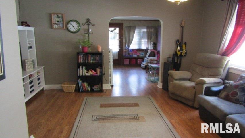 245 20th Place Clinton, IA 52732 - Photo 3 of 12 Gallery Image 3