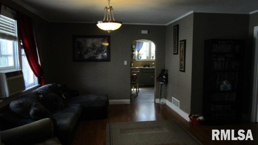 245 20th Place Clinton, IA 52732 - Photo 4 of 12 Gallery Image 4