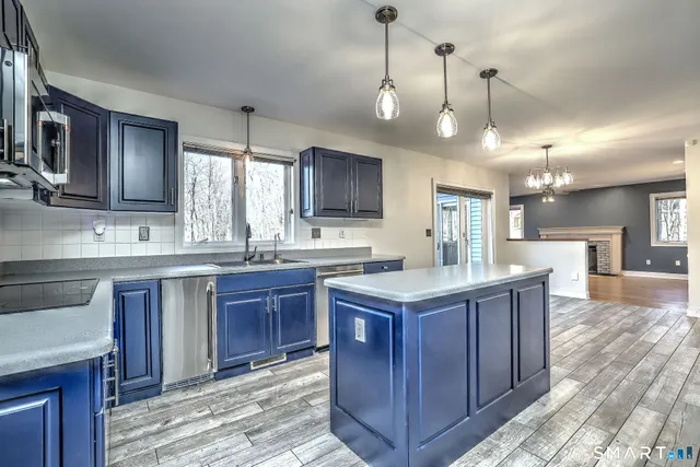 $975,000 | 84 Chelsea Court, Orange, CT 06477