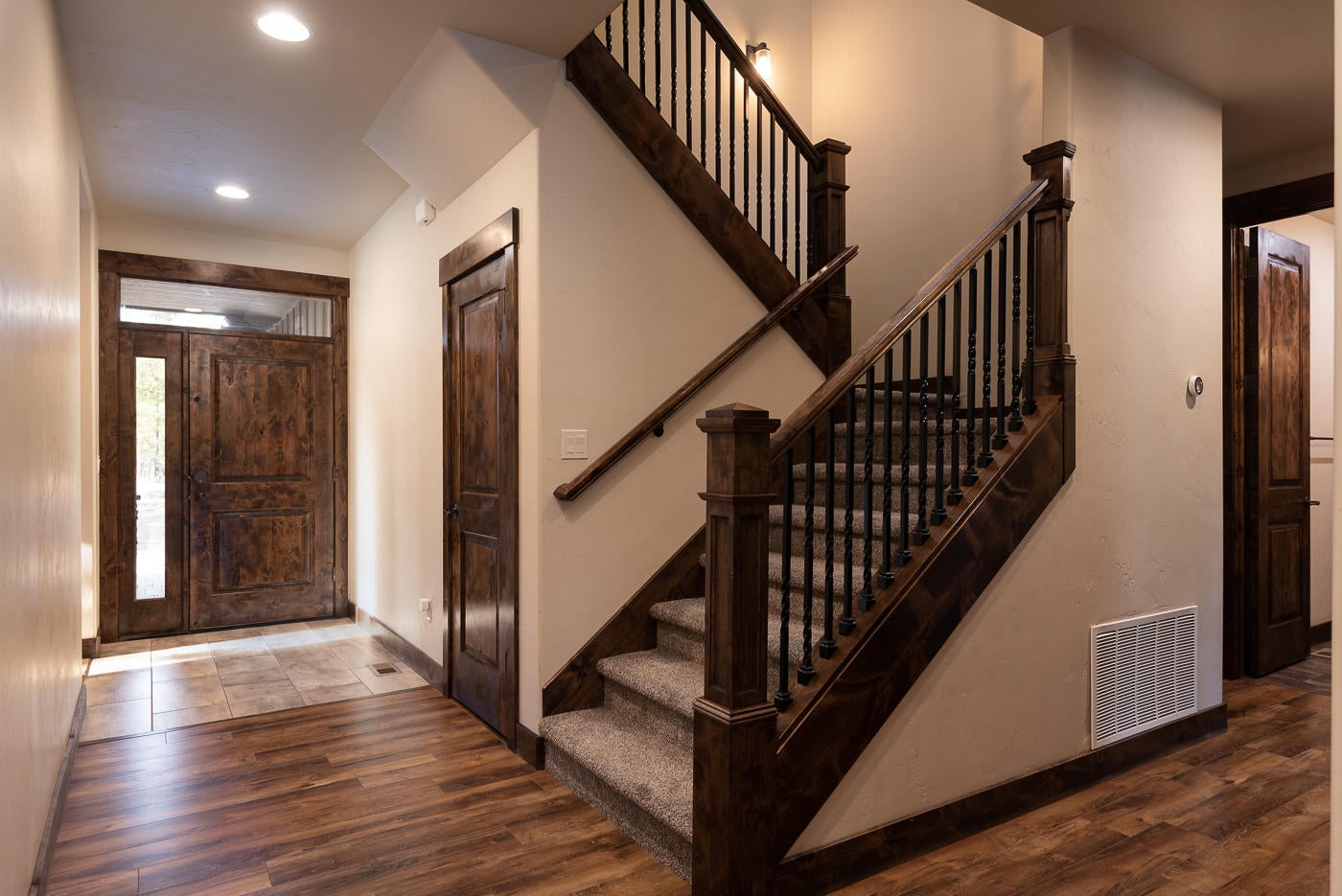 17055 Fontana Road Bend, OR 97707 - Photo 2 of 25 Entry