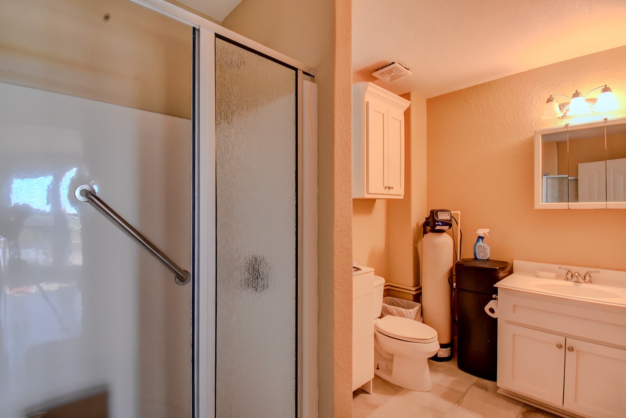 211 Tuna Run Freeport, TX 77541 - Photo 37 of 40 Bathroom 1st floor