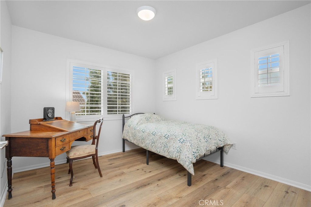 3604 Dunkirk Drive Oxnard, CA 93035 - Photo 18 of 32 a bedroom with a bed and a desk