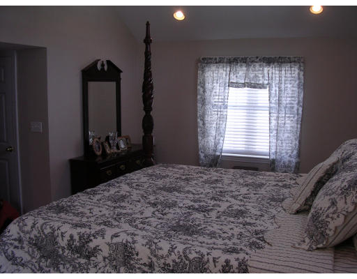 26 Ridgeway Avenue Billerica, MA 01821 - Photo 13 of 24 Gallery Image 13