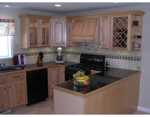 26 Ridgeway Avenue Billerica, MA 01821 - Photo 8 of 24 Gallery Image 8