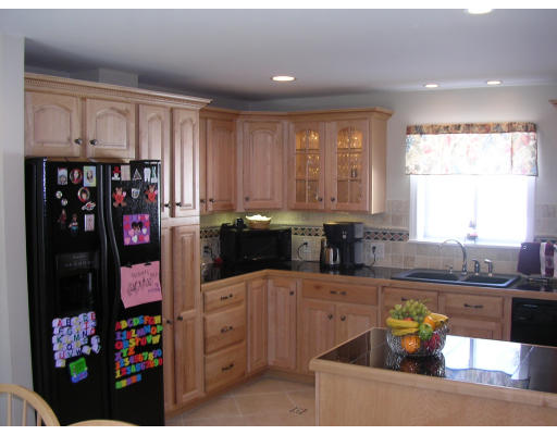 26 Ridgeway Avenue Billerica, MA 01821 - Photo 9 of 24 Gallery Image 9