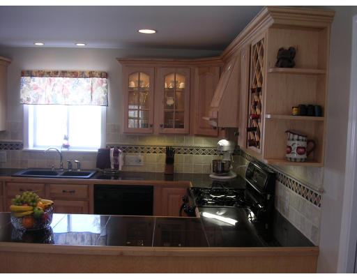 26 Ridgeway Avenue Billerica, MA 01821 - Photo 10 of 24 Gallery Image 10