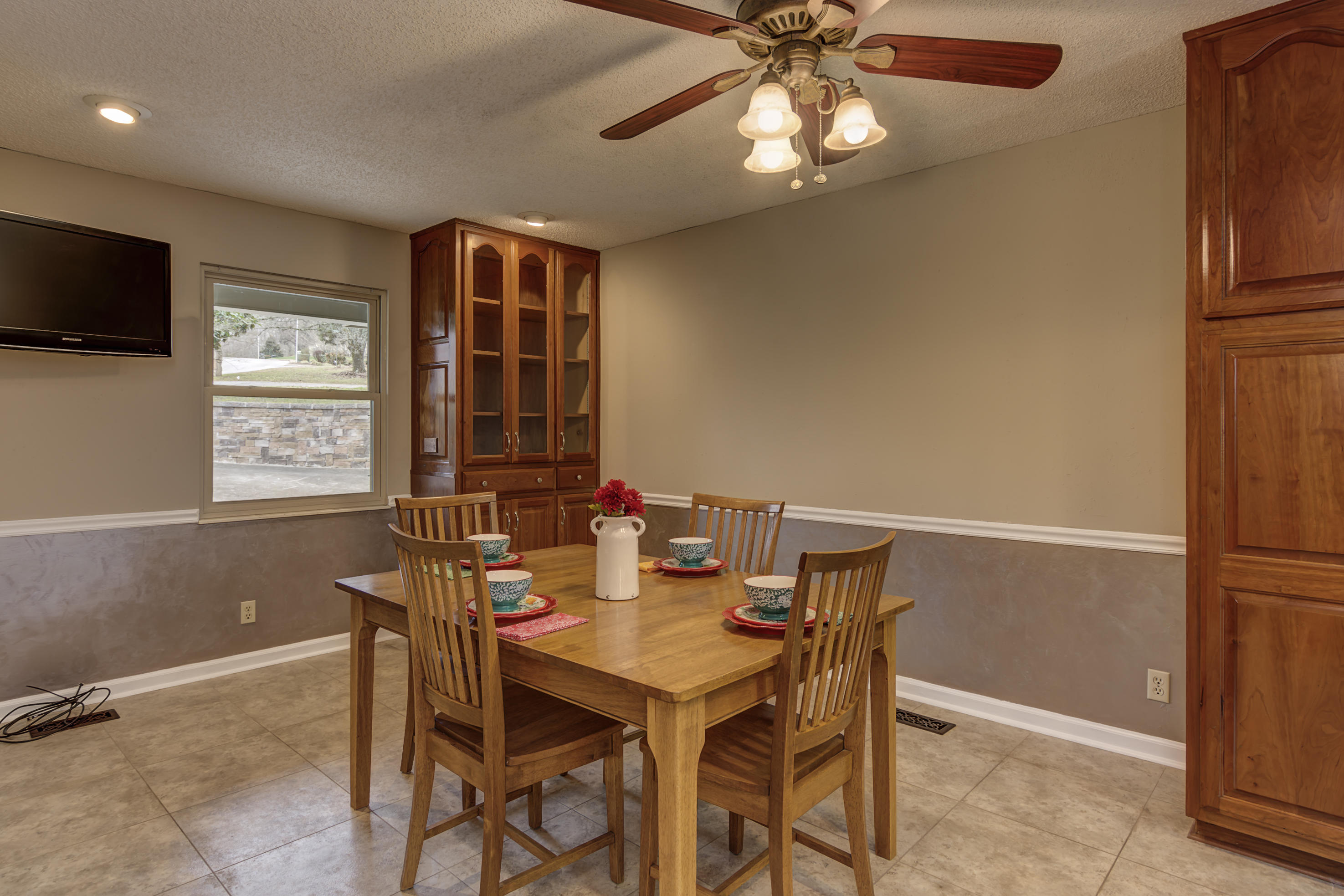 206 Connors Circle Oak Ridge, TN 37830 - Photo 11 of 30 Eat-in kitchen-206 Connors