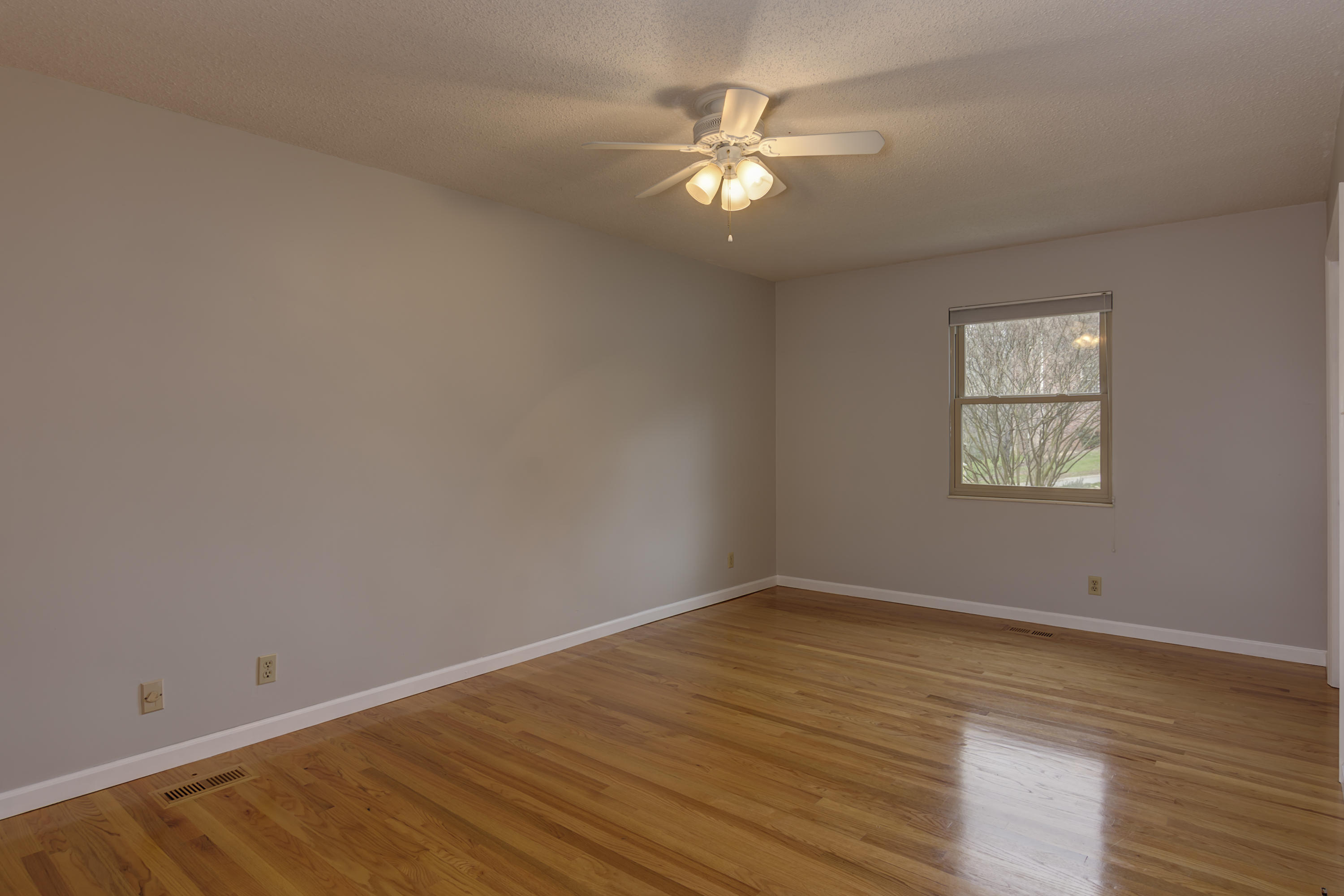 206 Connors Circle Oak Ridge, TN 37830 - Photo 15 of 30 Bedroom 2- 206 Connors