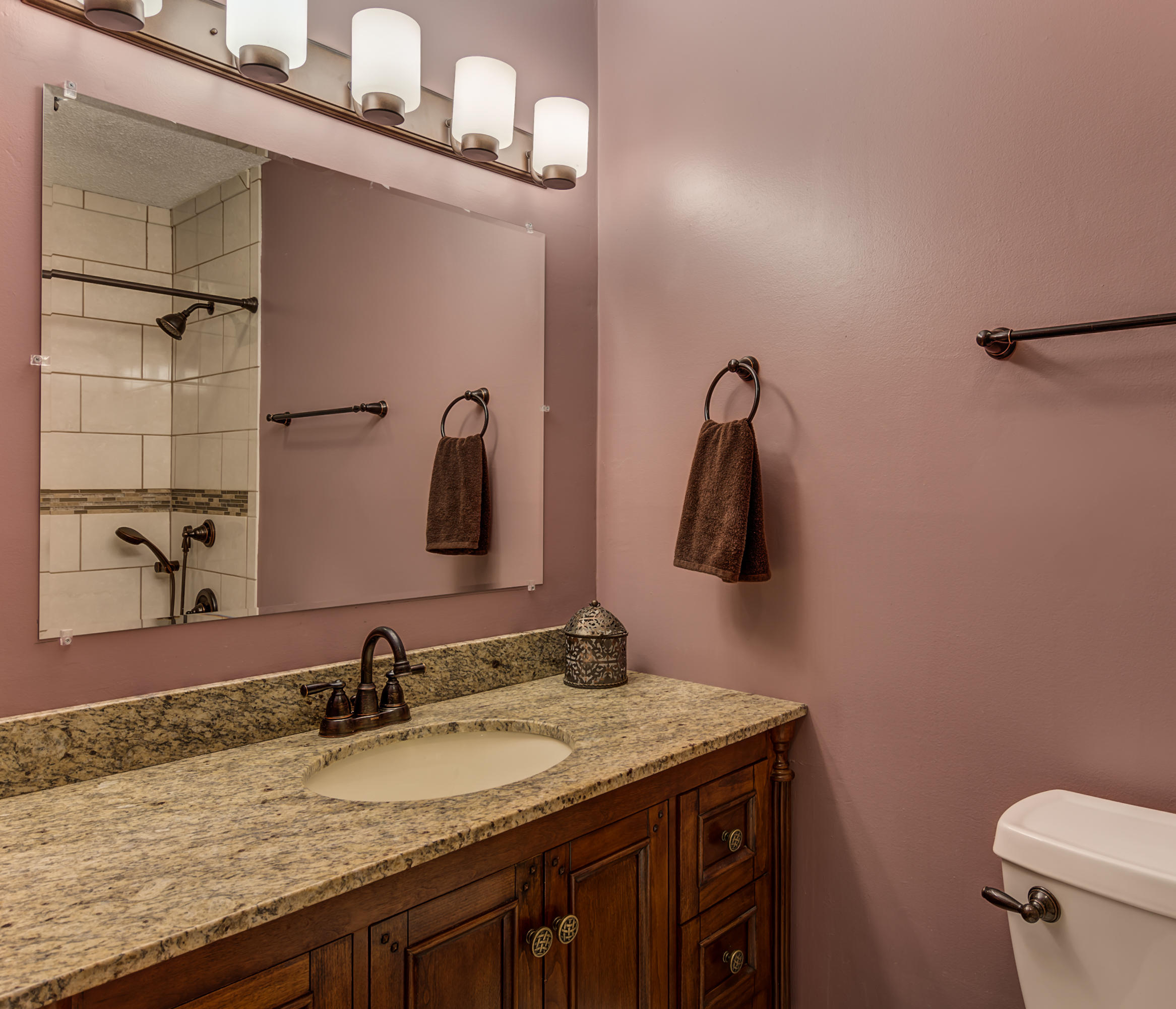 206 Connors Circle Oak Ridge, TN 37830 - Photo 17 of 30 Guest Bath- 206 Connors