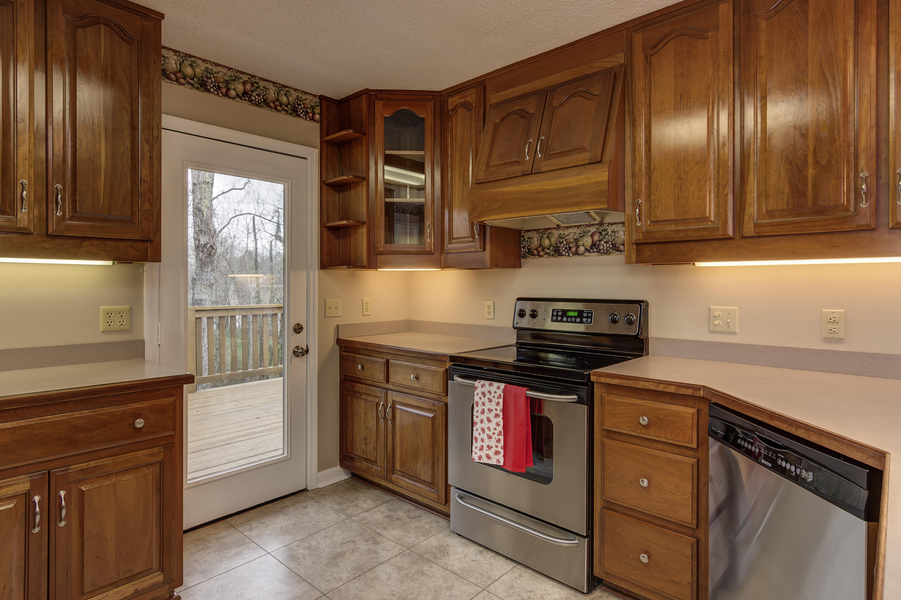 206 Connors Circle Oak Ridge, TN 37830 - Photo 9 of 30 Kitchen 2- 206 Connors