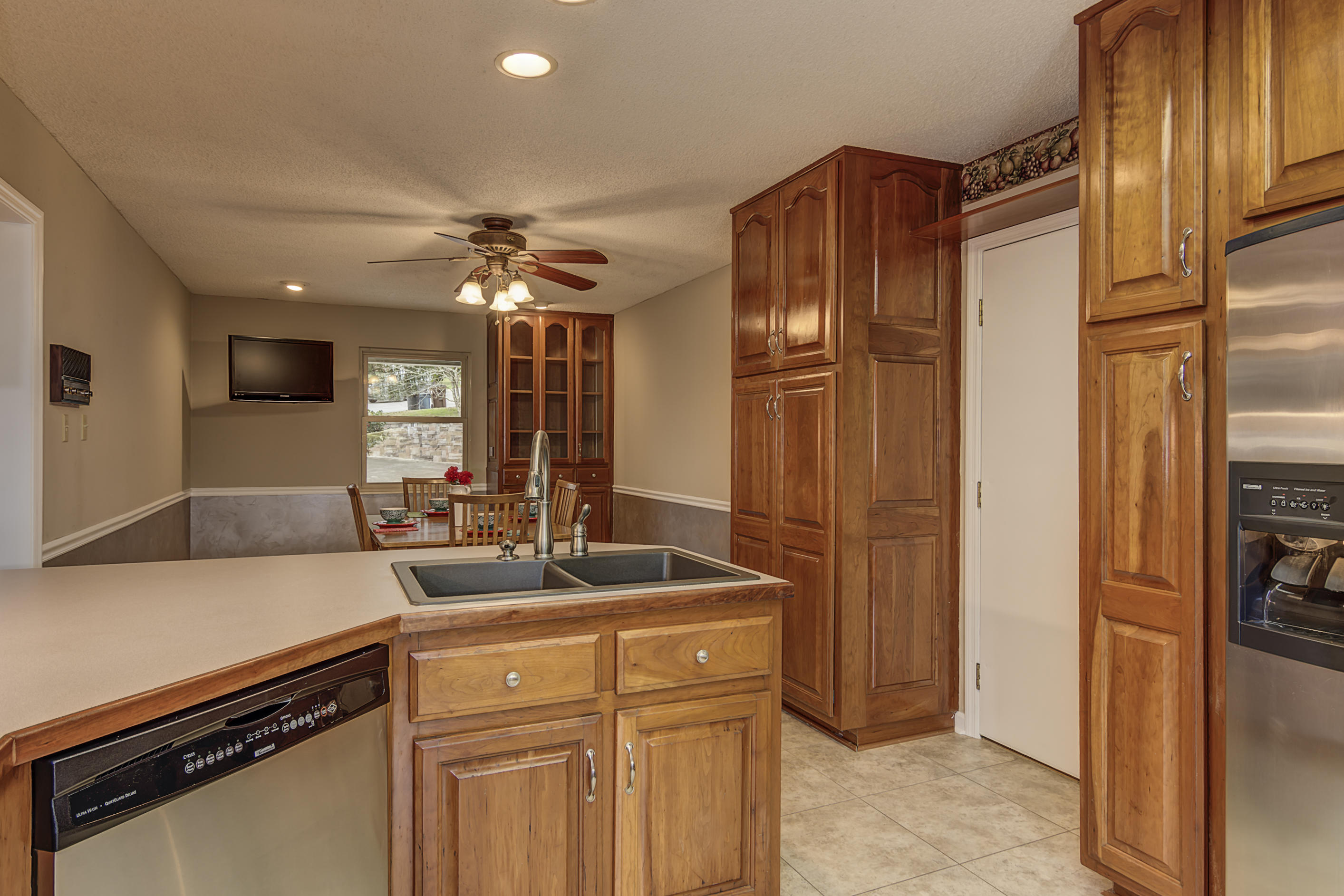 206 Connors Circle Oak Ridge, TN 37830 - Photo 10 of 30 Kitchen-eat in area-206 Connors