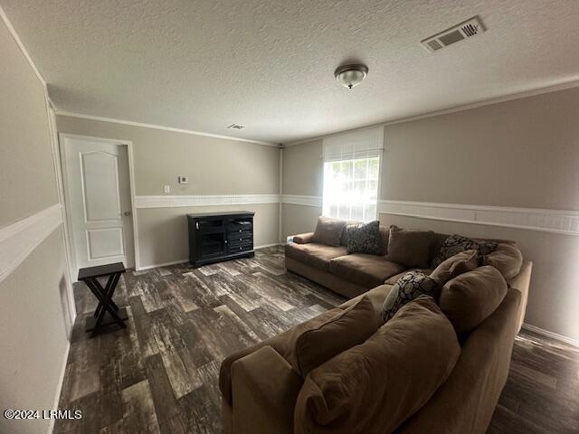 137 Coffin Point Road St. Helena Island, SC 29920 - Photo 3 of 6 Living room