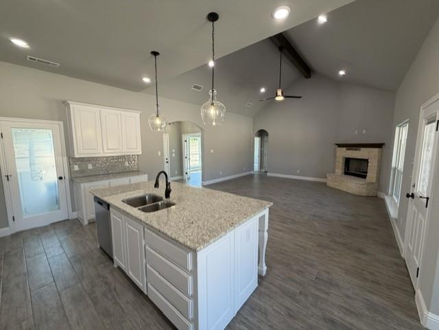 924 Eagles Way Springtown, TX 76082 - Photo 4 of 18 Gallery Image 4