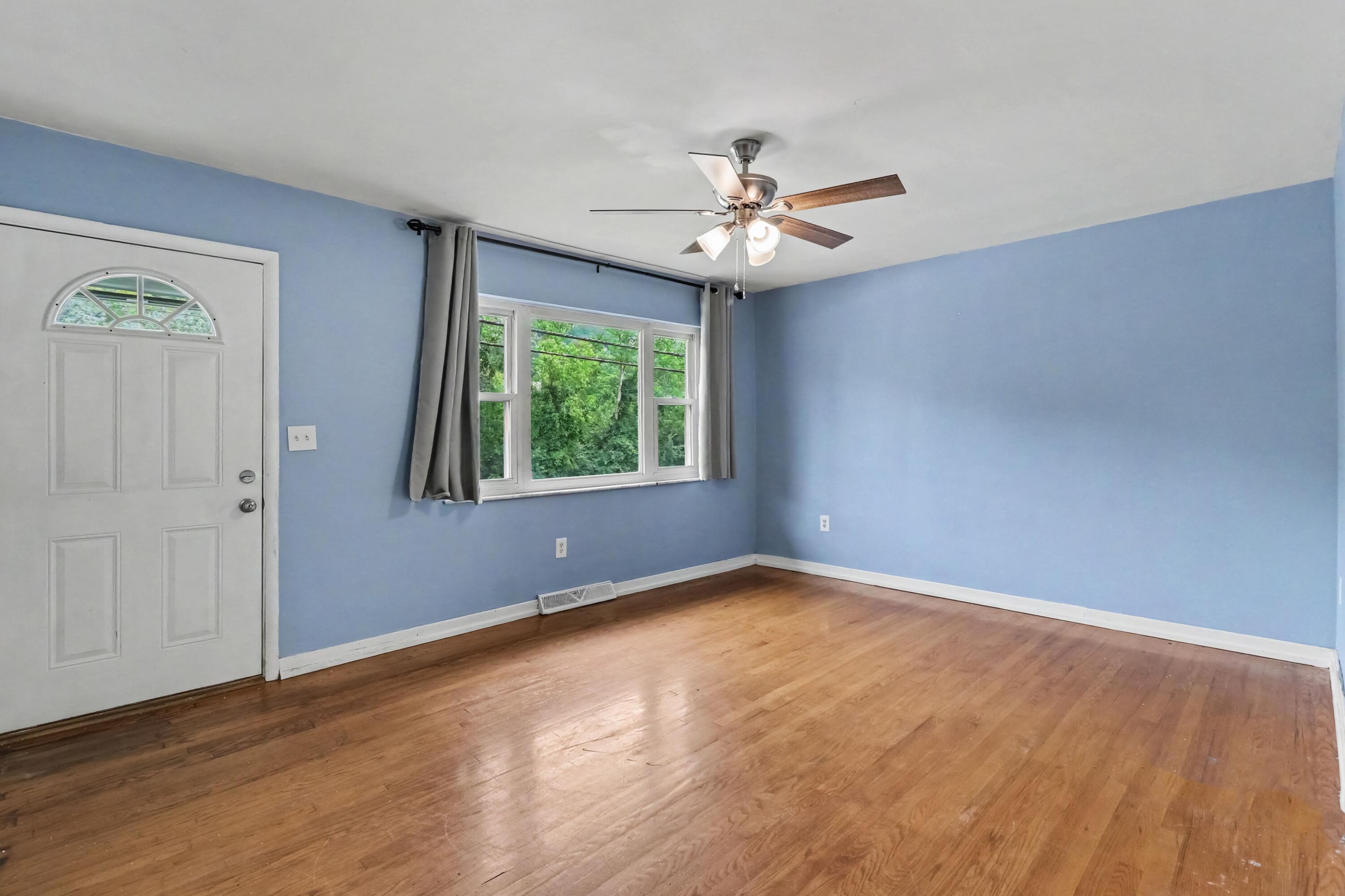 65 Moock Road Newport, KY 41071 - Photo 8 of 29 005_file_7639