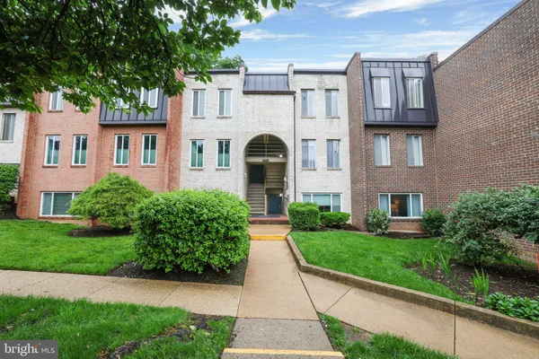 $350,000 | 5041 7th Road South, Unit 102, Arlington, VA 22204