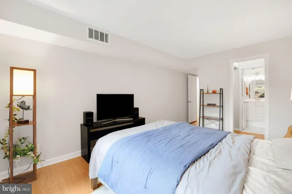 $350,000 | 5041 7th Road South, Unit 102, Arlington, VA 22204