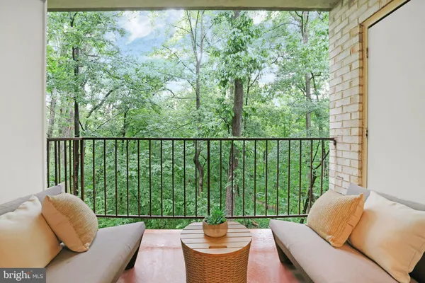 $350,000 | 5041 7th Road South, Unit 102, Arlington, VA 22204