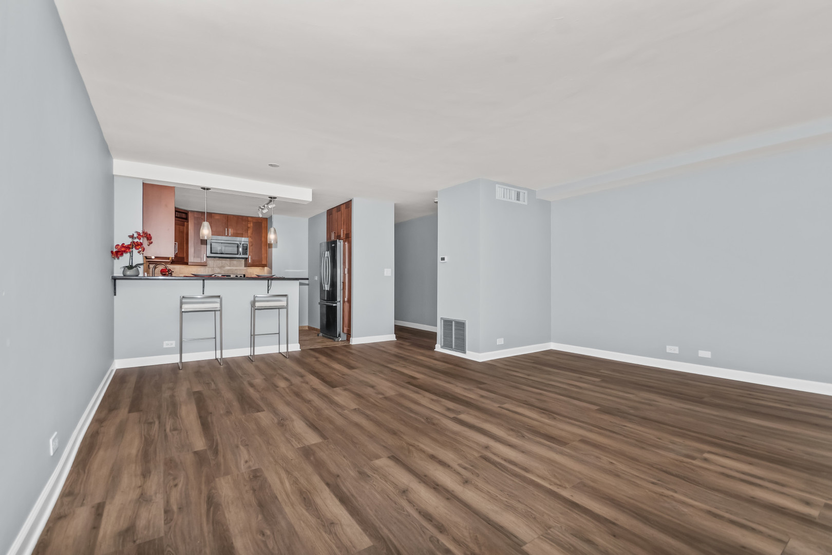 5855 North Sheridan Road, Unit 19F Chicago, IL 60660 - Photo 7 of 25 Gallery Image 7