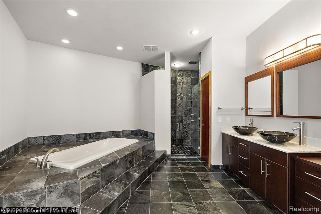155 Endicott Road Bloomfield Hills, MI 48304 - Photo 23 of 65