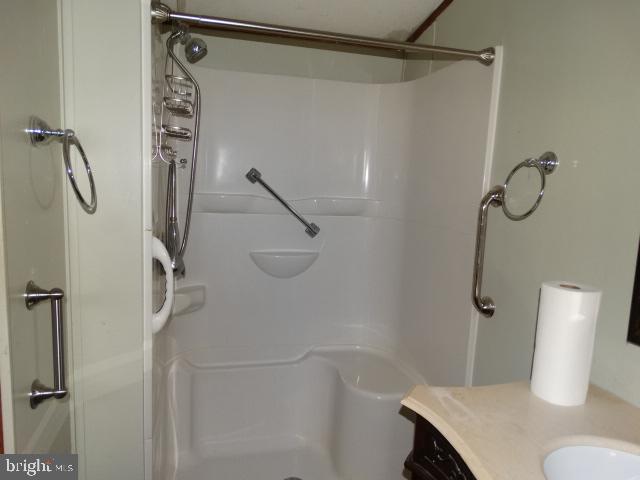 2920 Country Road Chambersburg, PA 17202 - Photo 15 of 18 Mobile Master Bath