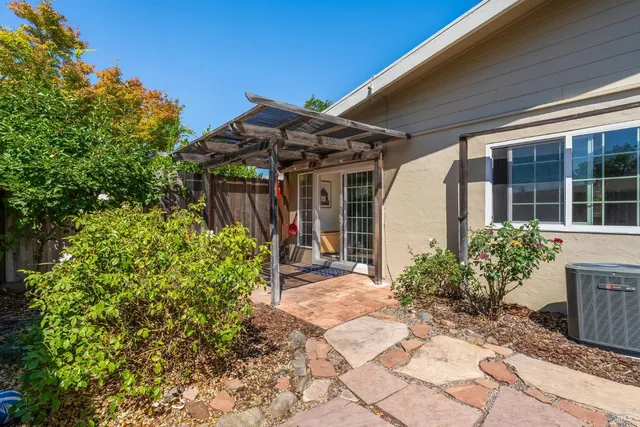 $575,000 | 921 1st Street West, Sonoma, CA 95476