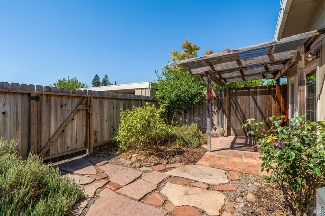 $575,000 | 921 1st Street West, Sonoma, CA 95476