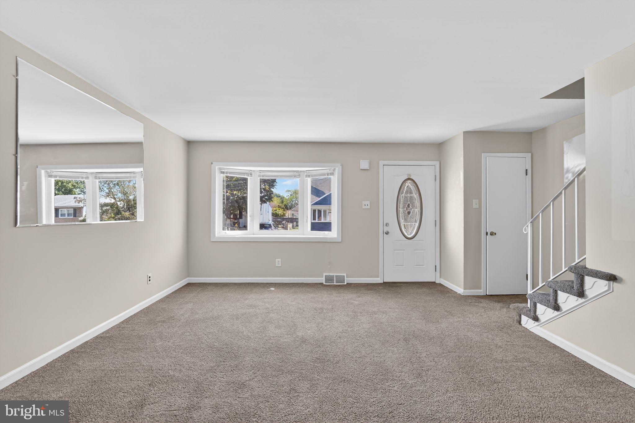 533 Crotzer Avenue Folcroft, PA 19032 - Photo 5 of 30 an empty room with windows