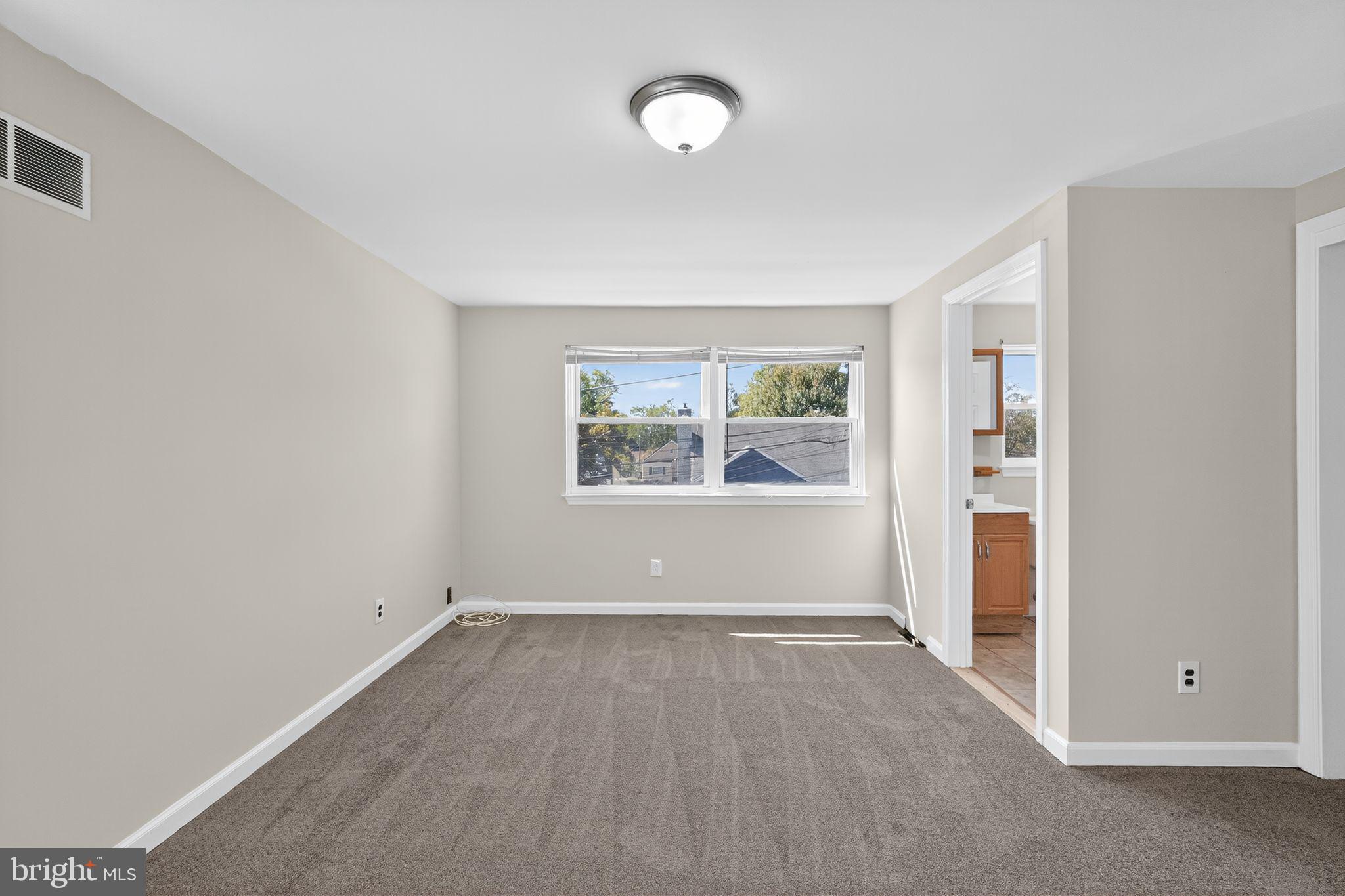 533 Crotzer Avenue Folcroft, PA 19032 - Photo 9 of 30 an empty room with windows