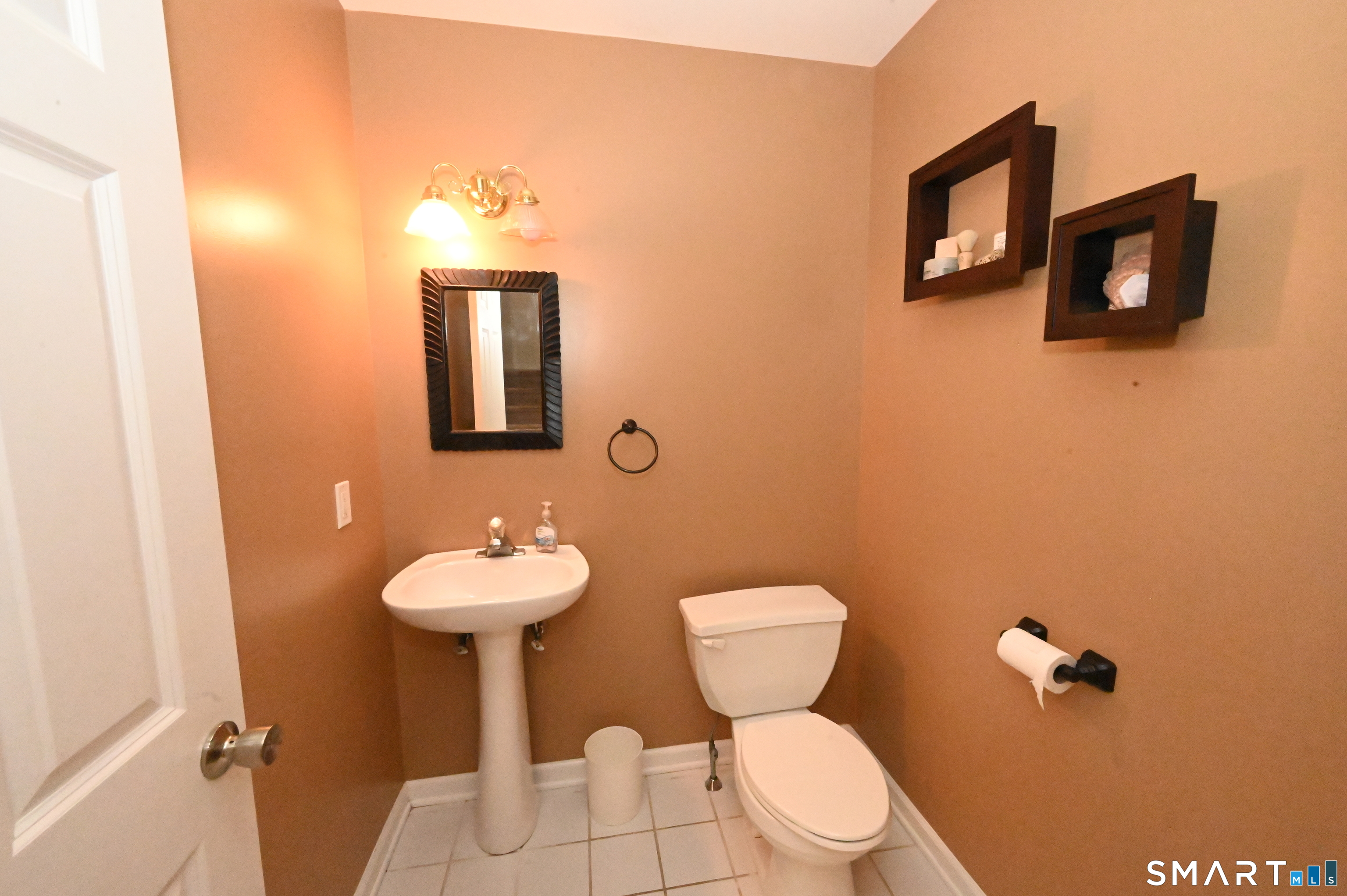 680 Totoket Road North Branford, CT 06472 - Photo 18 of 39 Gallery Image 18