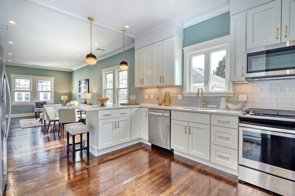9 Tarleton Road Boston, MA 02132 - Photo 4 of 18