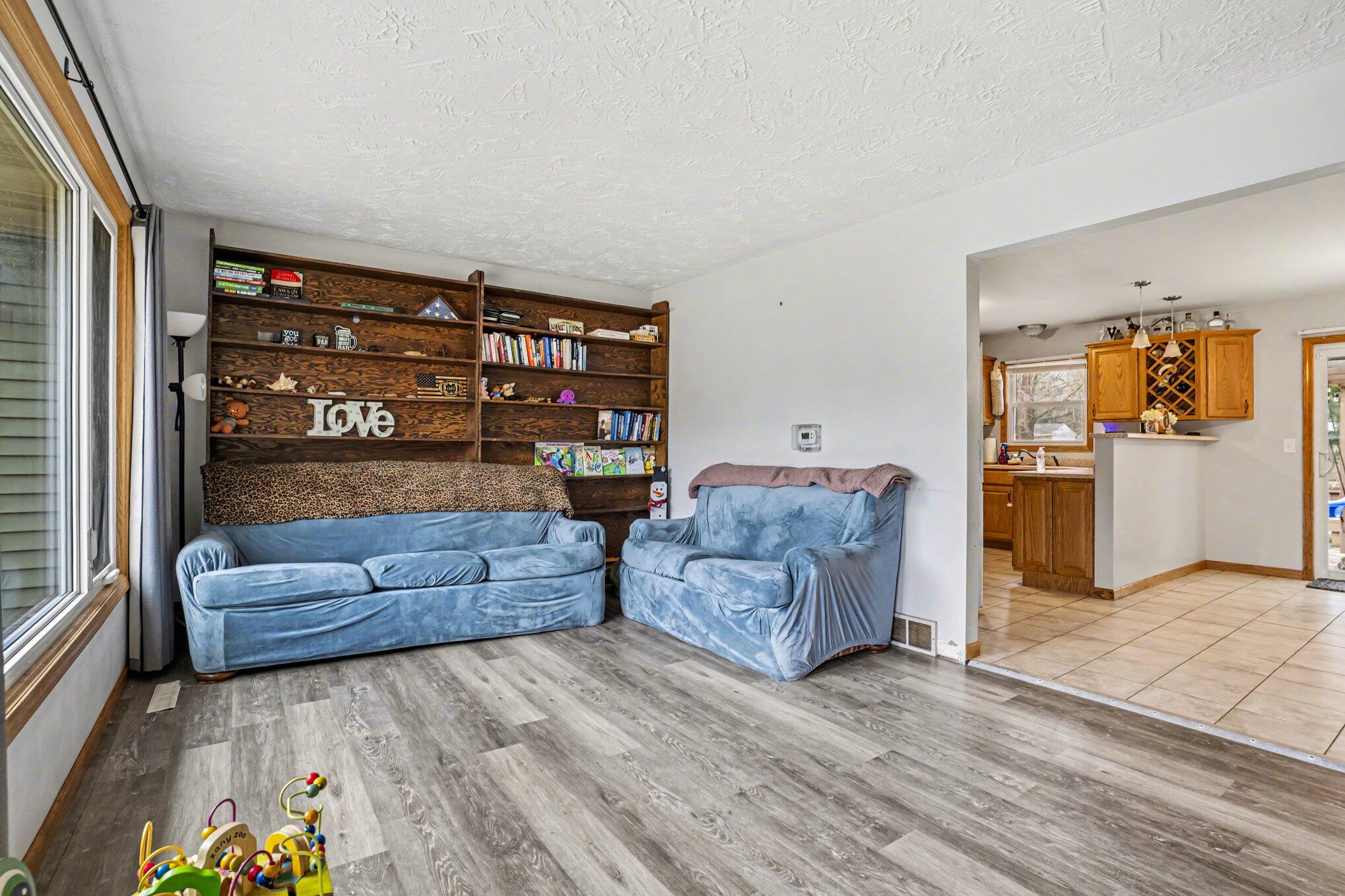 306 Davis Street Paw Paw, MI 49079 - Photo 4 of 38 005_3_dsc02645_582