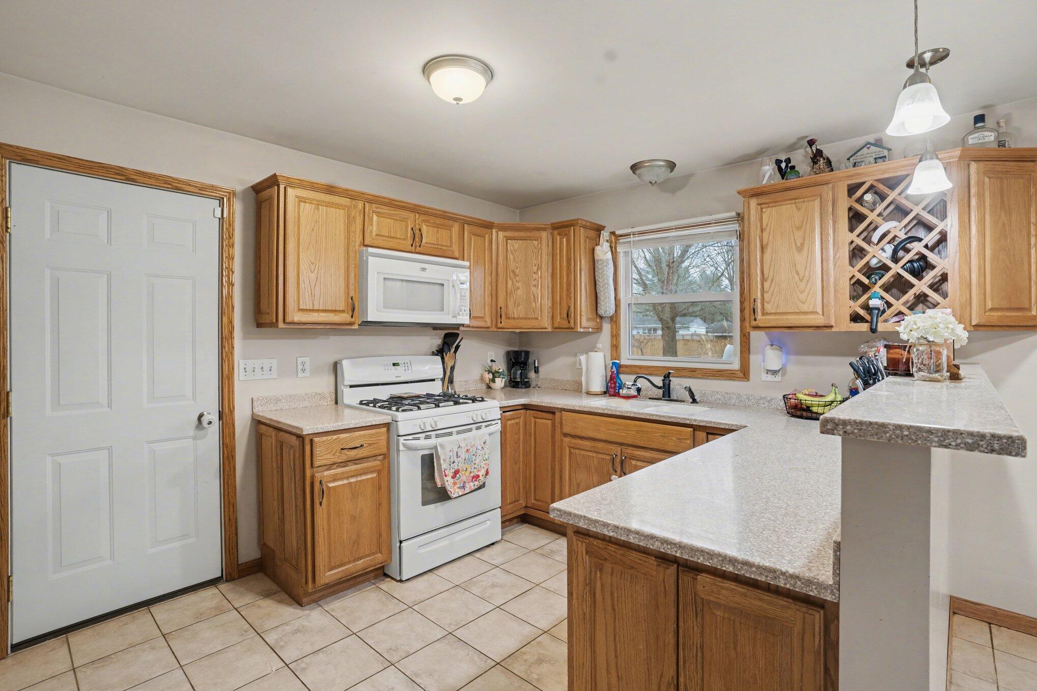 306 Davis Street Paw Paw, MI 49079 - Photo 6 of 38 009_1_dsc02697-4_758