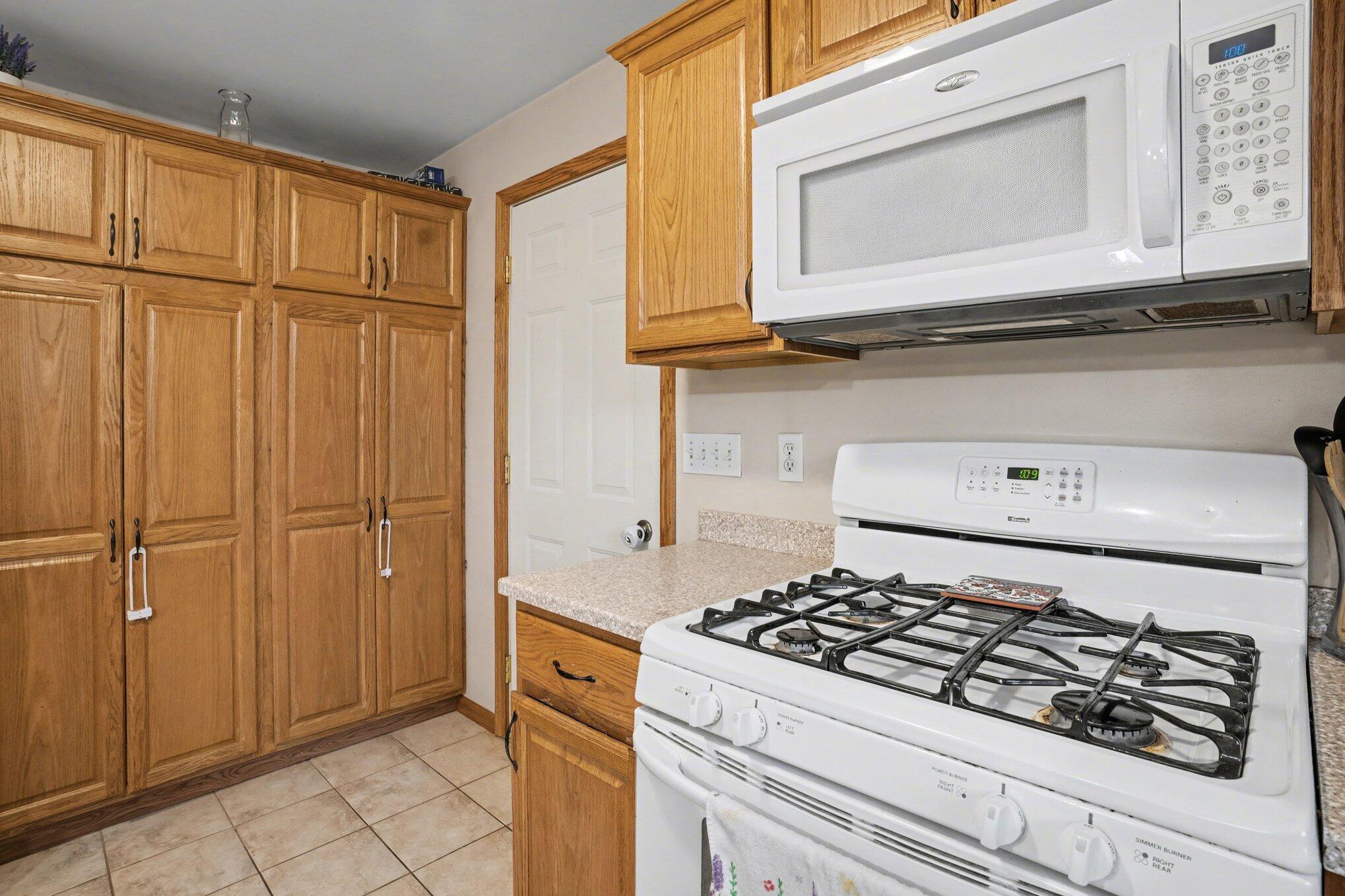 306 Davis Street Paw Paw, MI 49079 - Photo 9 of 38 010_2_dsc02703-10_135