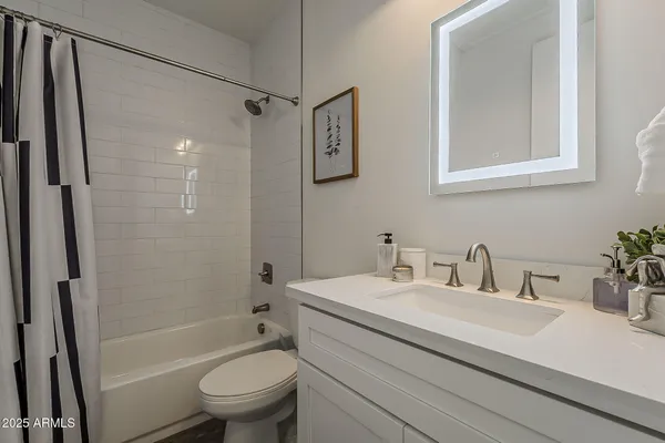 $1,500,000 | 3834 East Clarendon Avenue, Phoenix, AZ 85018