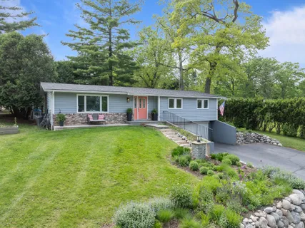 $825,000 | 860 Trails End Drive, Fontana, WI 53125